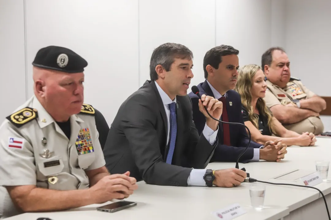 Coronel Paulo Coutinho e o secretário Marcelo Werner em coletiva