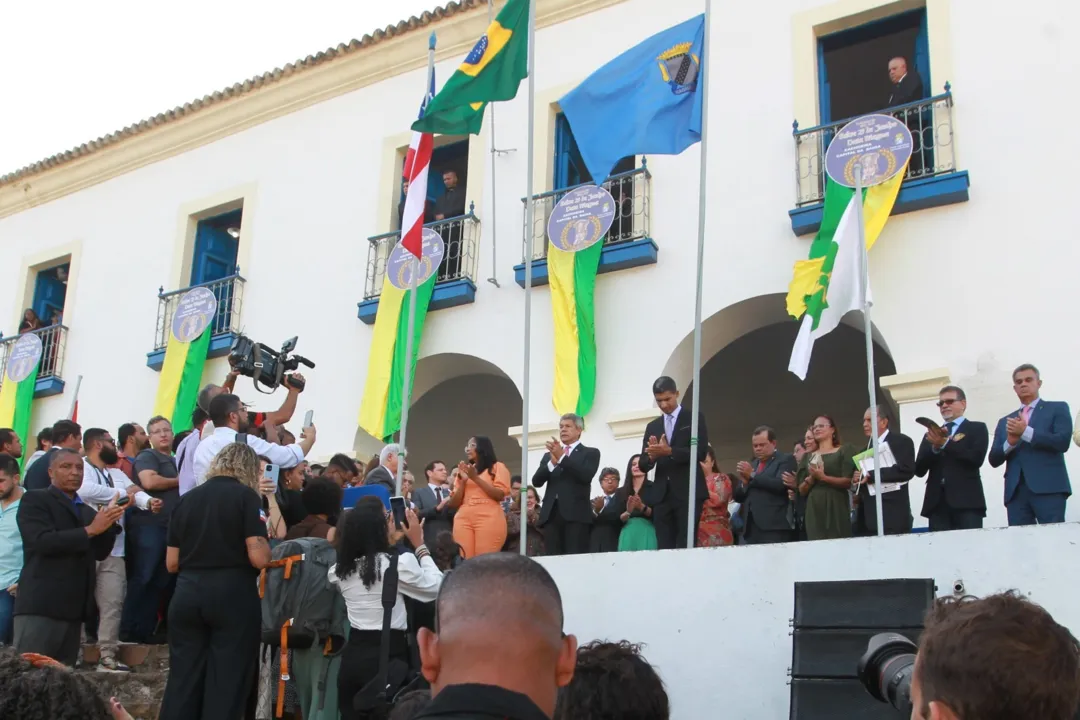 Jerônimo Rodrigues comandou a solenidad de transferência da sede ao lado da prefeita Eliana Gonzaga