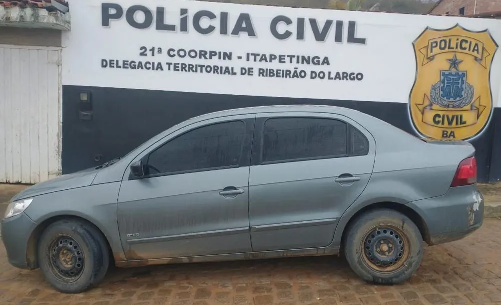 O carro foi roubado no bairro de Costa Azul, em Salvador, no dia 24 de fevereiro