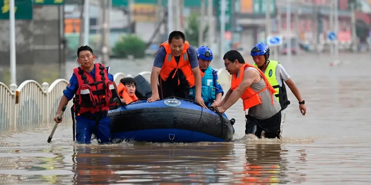 Tempestades devastadoras também atingiram o nordeste da China