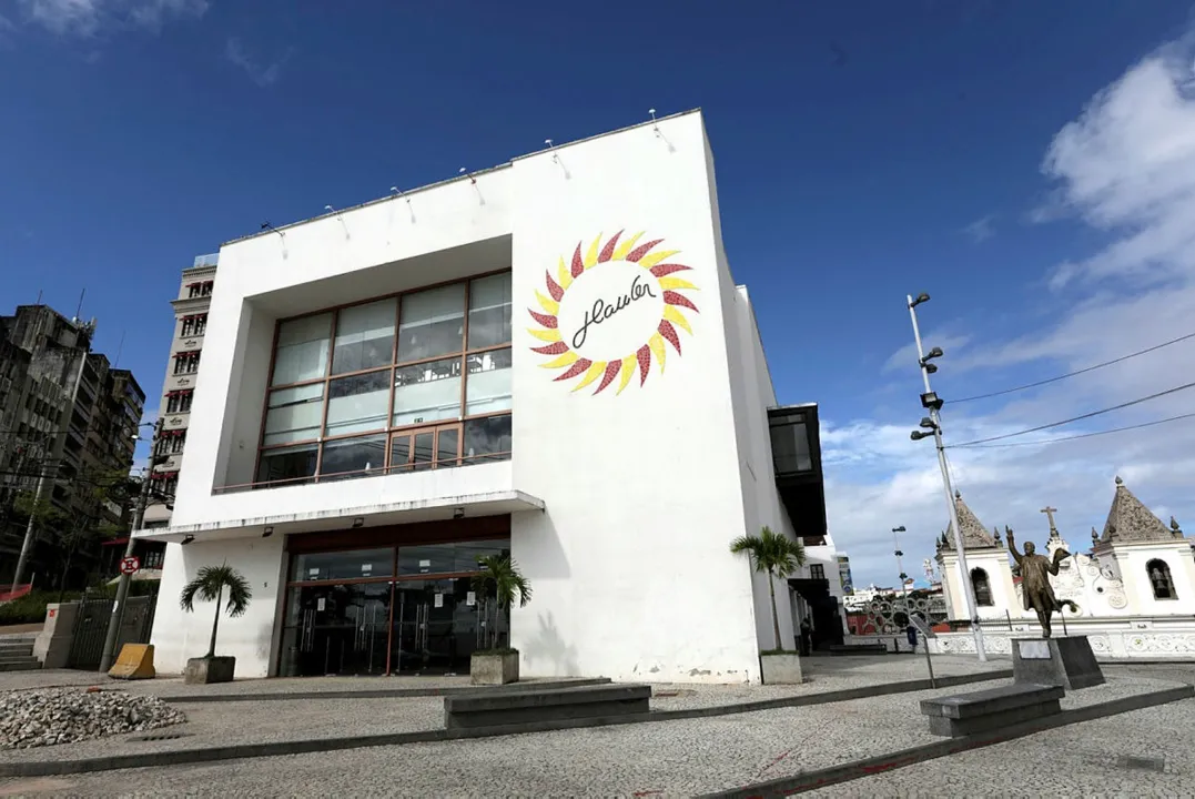Espaço existe desde 1919 e é um dos poucos cinemas de rua em Salvador
