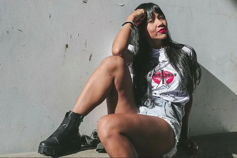 Jany e sua banda prometem levar o público para uma viagem através dos sucessos de PItty