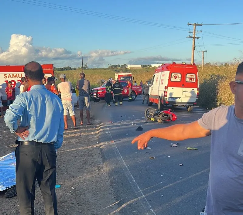 Um dos motociclistas não resistiu aos ferimentos causados pelo impacto da colisão e morreu no local