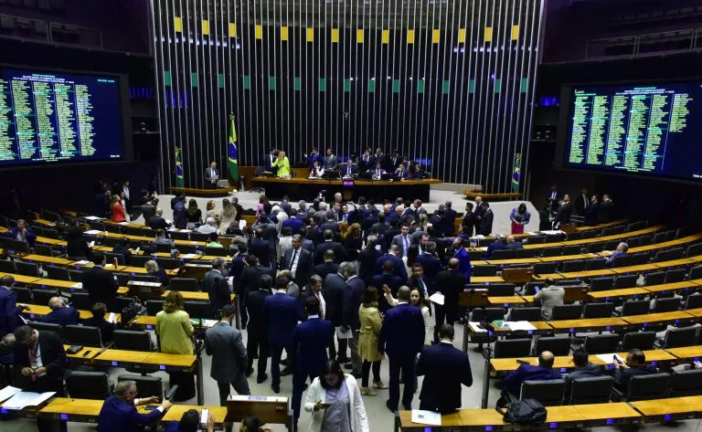 Se for aprovada em segundo turno, texto segue para ser apreciado pelos senadores