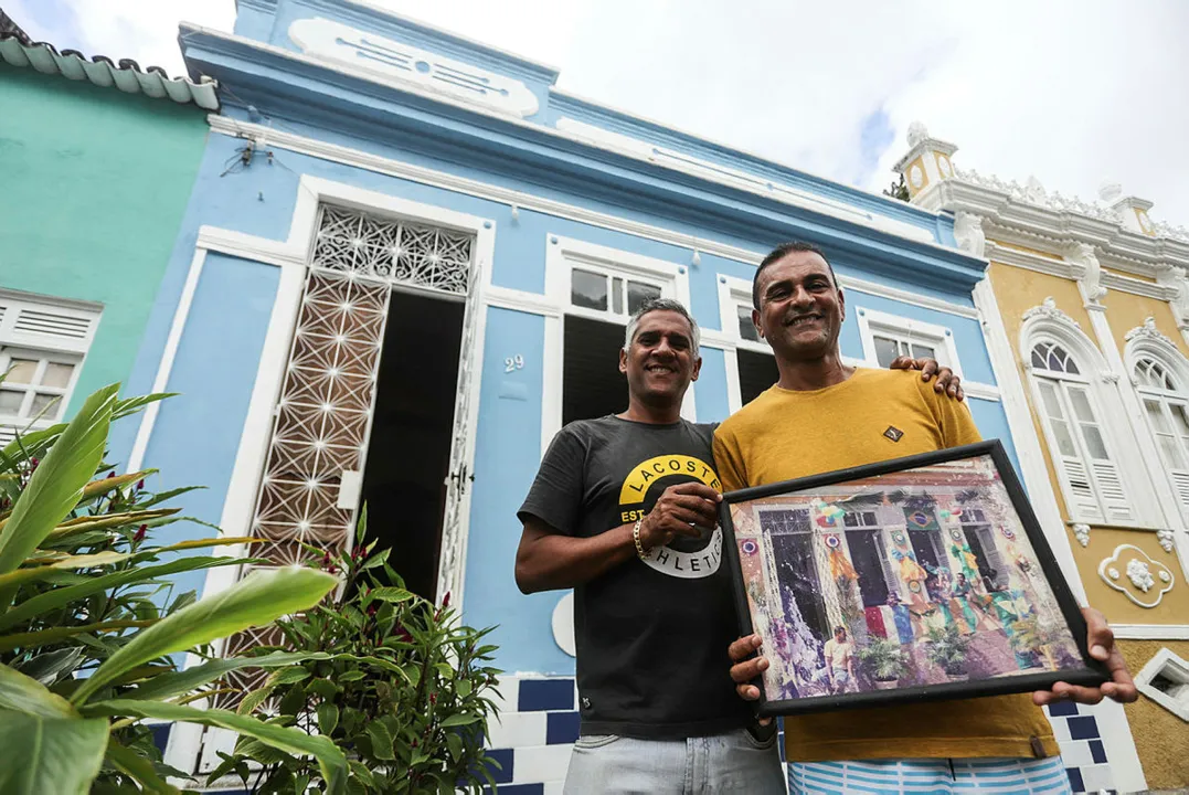 Wagner Alcides e D’ Zinnemann Carvalho que fazem a decoração da casa 29 do bairro de Santo Antônio Além do Carmo