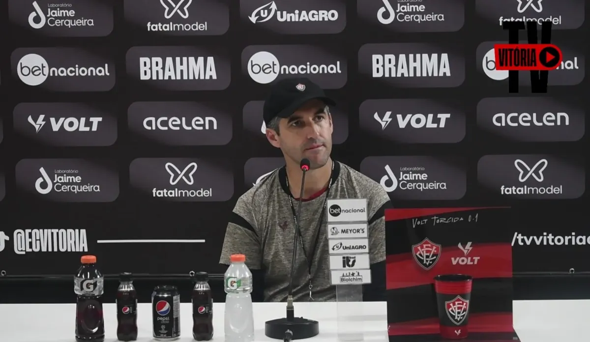 Léo Condé comentou sobre as opções que deverá usar para o jogo contra o Vila Nova