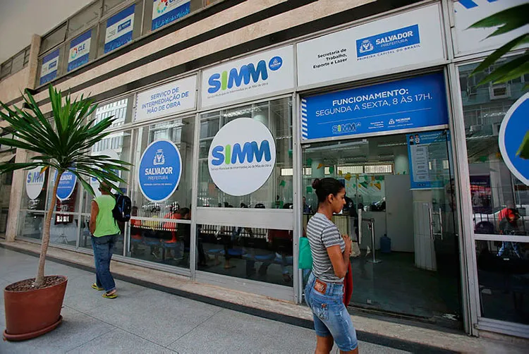 O atendimento está sendo realizado de forma presencial e remota, via WhatsApp – a escolha é no momento do agendamento