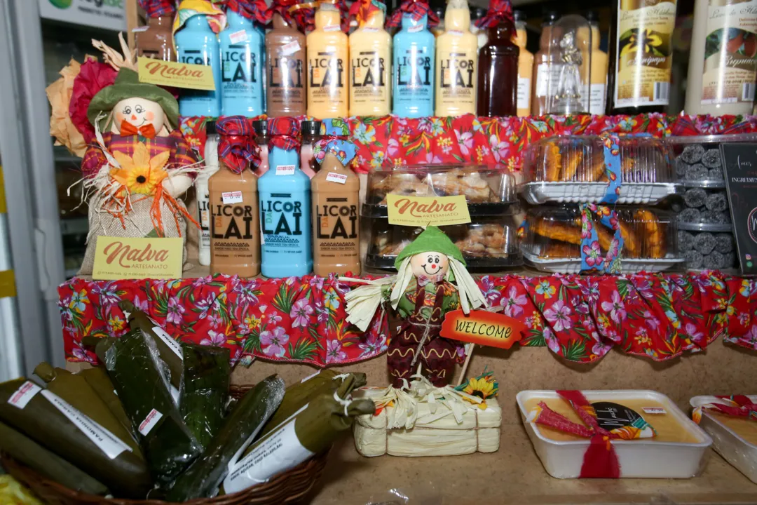 Produtos típicos como licor, canjica, amendoim e bolos garantem mesa farta nas festas