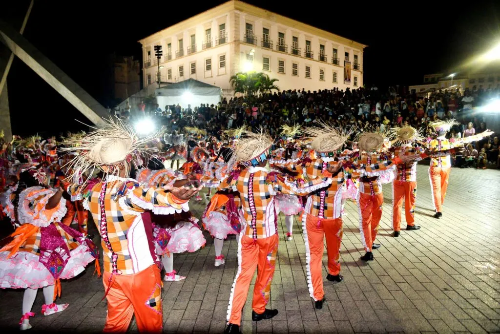 Para quem for ficar em Salvador, a cidade conta com programação no Parque de Exposições, Pelourinho e Paripe