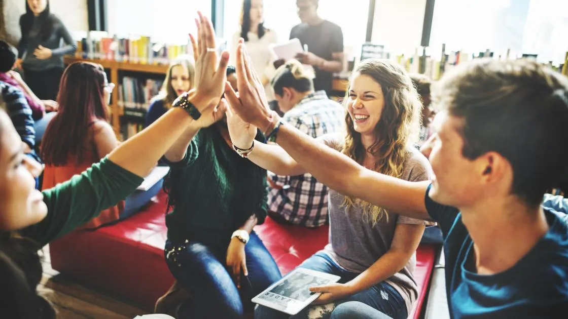 Estudar no exterior é um desejo comum entre jovens brasileiros