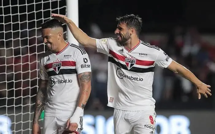 Luciano e Calleri marcaram os gols da classificação do São Paulo