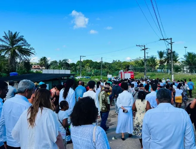 Corpo de Mãe Bernadete é sepultado na manhã deste sábado em Salvador