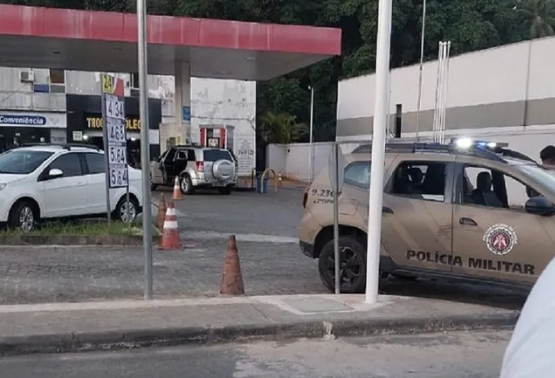 Corpo foi encontrado dentro de veículo no bairro de Narandiba