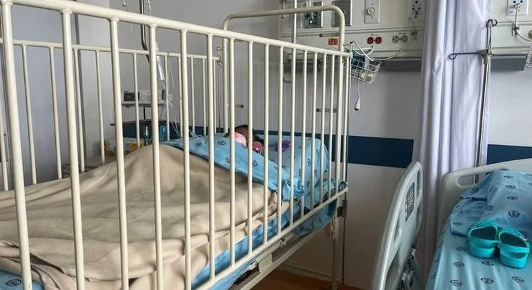 Uma das crianças colombianas resgatadas se recupera em hospital de Bogotá