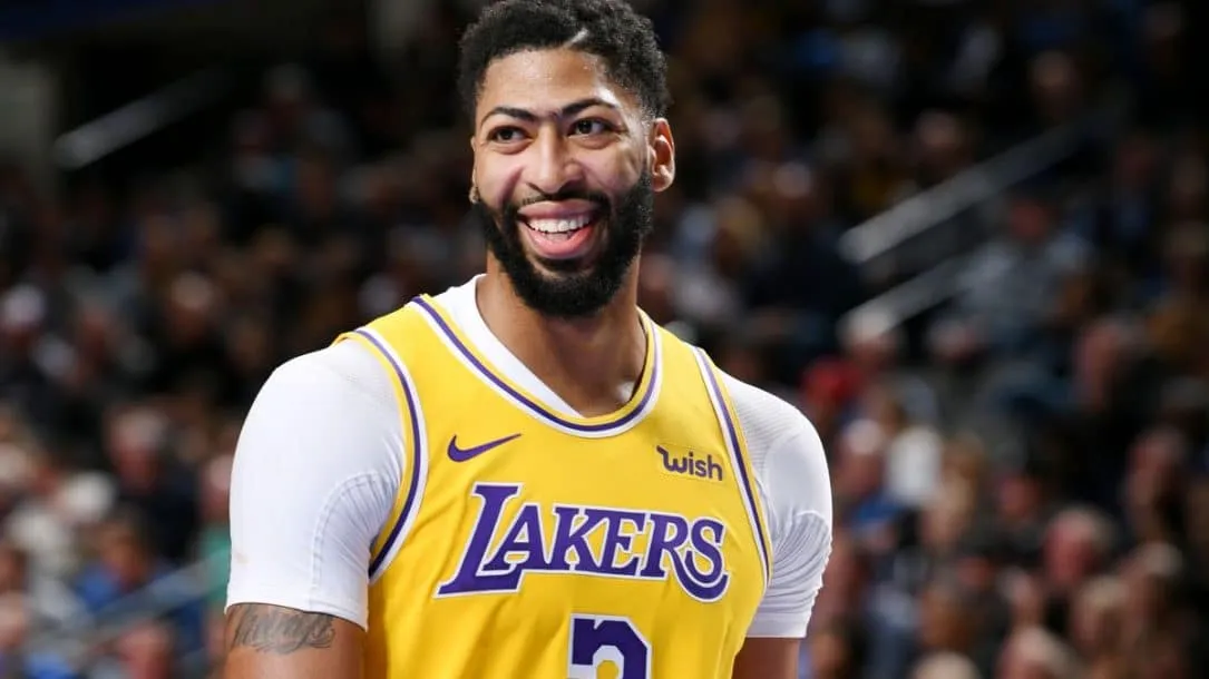 Davis em quadra pelo Lakers