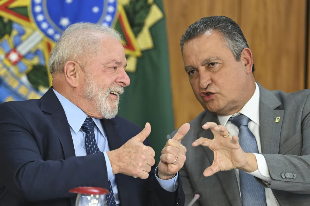 Lula está sendo pressionado a demitir o ministro Rui Costa, da Casa Civil