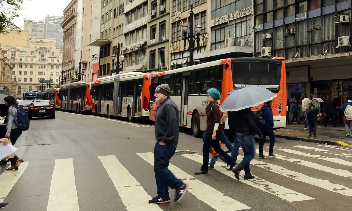 Imagem ilustrativa da imagem Dez anos após protestos, prefeitura de SP estuda adoção de passe livre