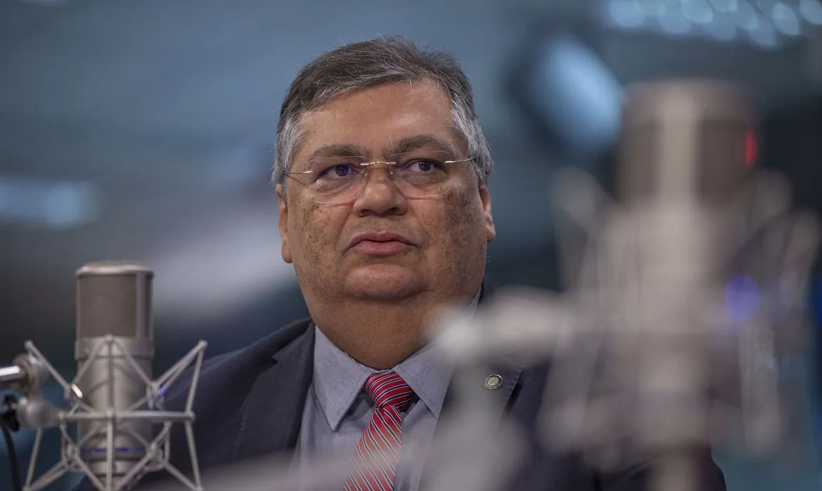 Flávio Dino rebateu pedido do presidente da CPI
