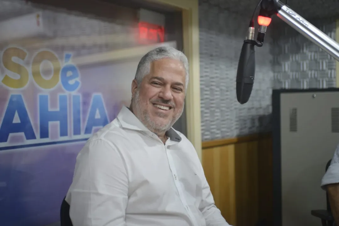 Diogo Rios no estúdio da A TARDE FM