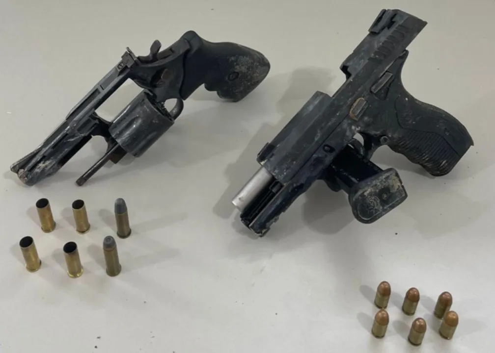 Armas e munições apreendidas na ação em Porto Seguro