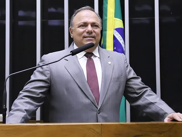 Eduardo Pazuello no plenário da Câmara dos Deputados