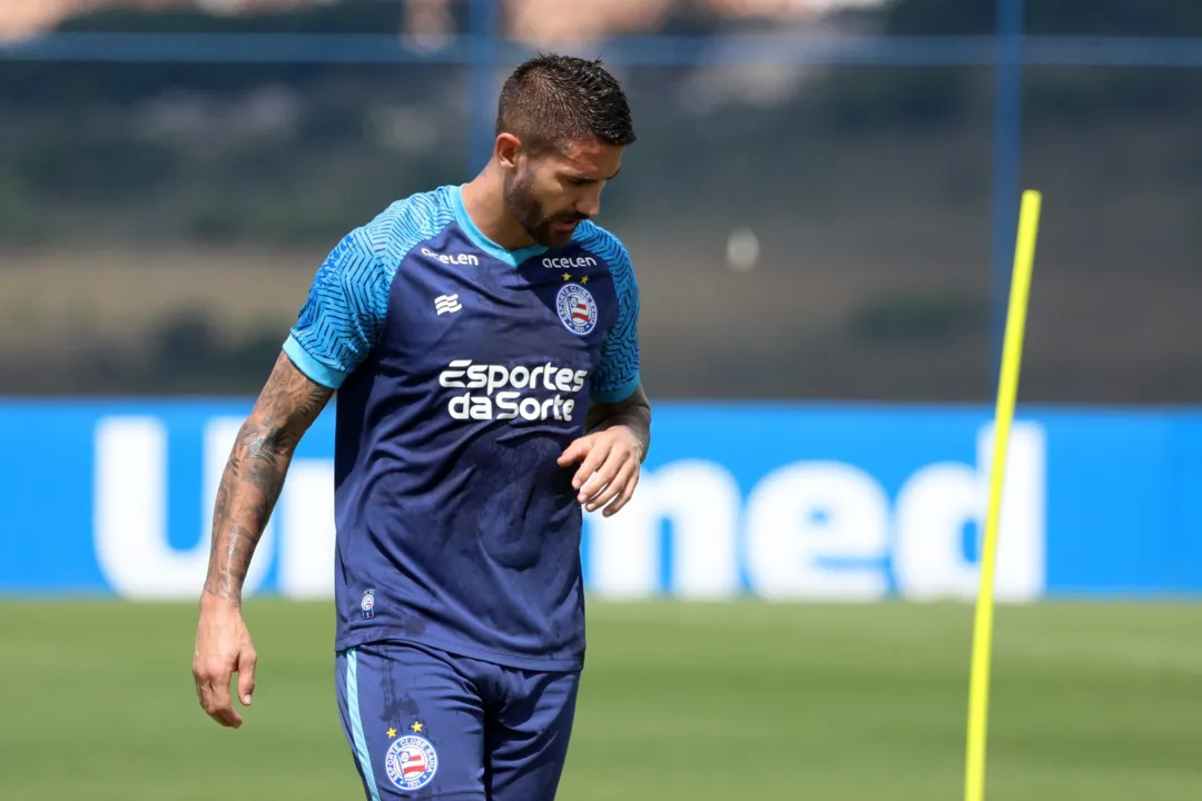 Everaldo tem oscilado na temporada, mas ainda é o 9 titular