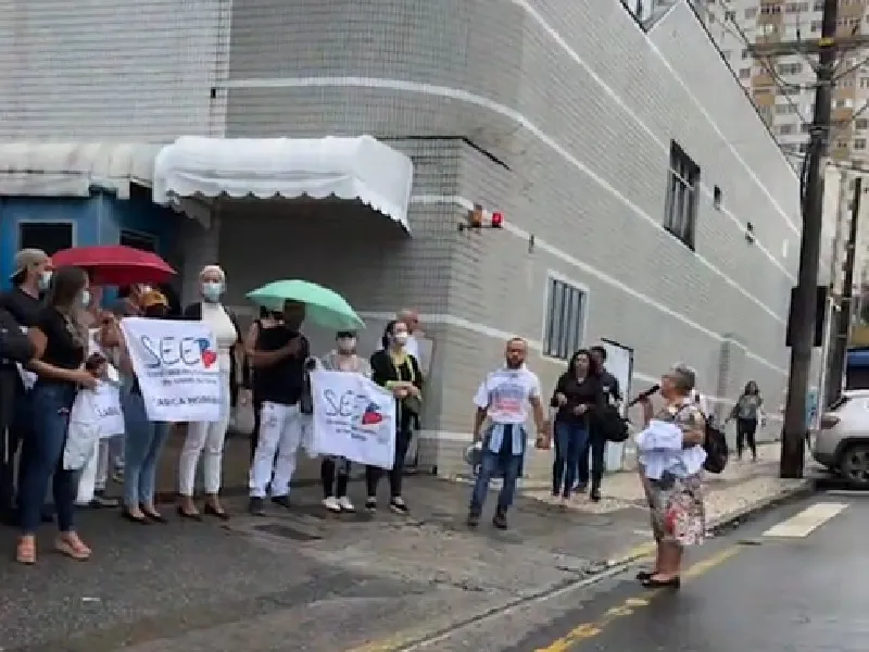 Enfermeiros do Hospital Português em protesto nesta quarta-feira, 7