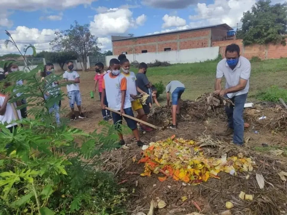 Projeto promove a conscientização de comunidades sobre a gestão de materiais orgânicos e inorgânicos
