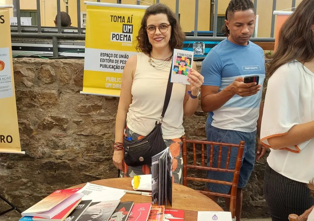 A escritora Flávia Ferrari