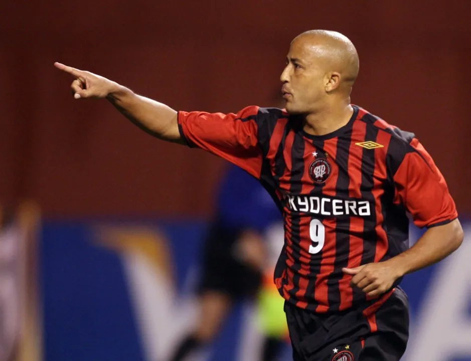 Alex Mineiro brilhou com a camisa do Athletico-PR