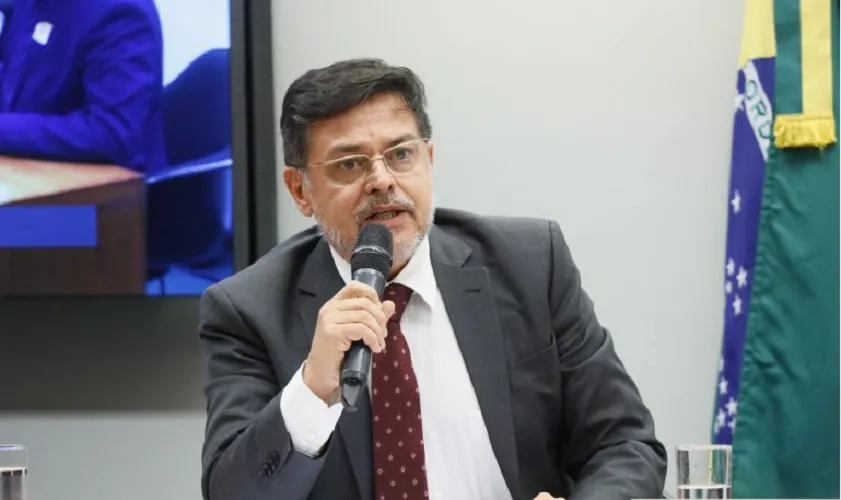 Vários políticos lamentaram o falecimento nas redes sociais