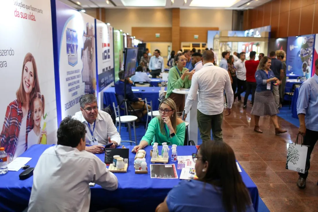 A feira reúne fornecedores de matérias primas, equipamentos,  insumos e serviços do ramo de saneantes, cosméticos e tintas