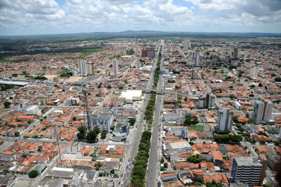 Os bairros do Tomba, Conjunto Feira X, Humildes e Campo Limpo  aparecem como locais de maiores índices de casos no município.