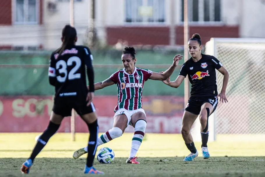 Primeiro jogo as paulistas venceram as cariocas pelo placar de 3 a 0