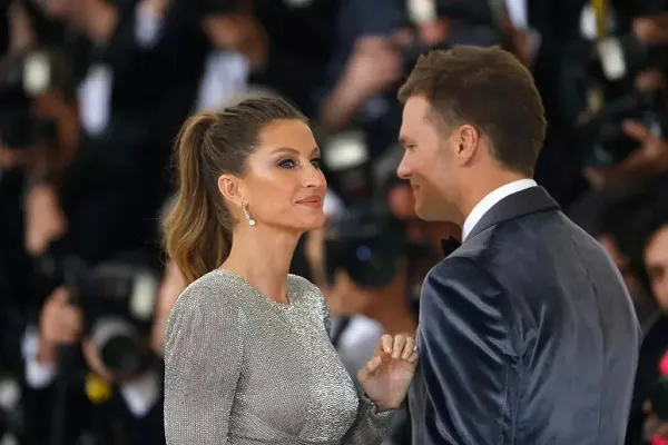 A modelo Gisele Bündchen e seu ex-marido Tom Brady tiveram um prejuízo de US$ 48 milhões