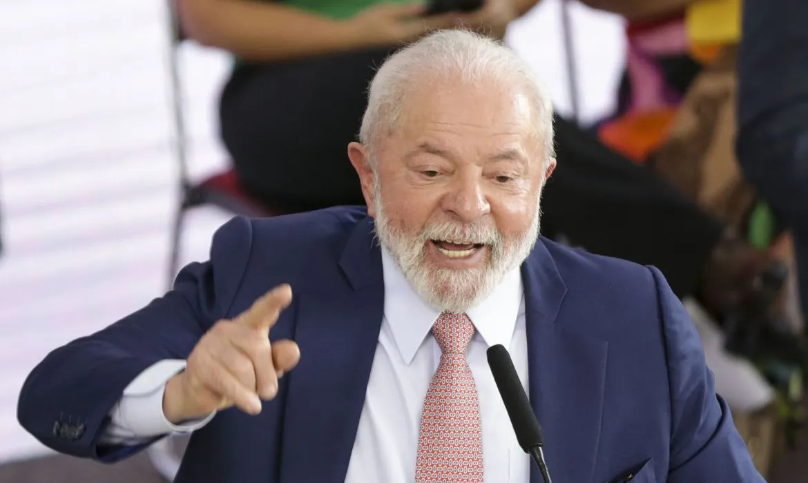 Lula defende que não é obrigatório que o MEC garanta o ensino cívico-militar nas escolas da rede pública