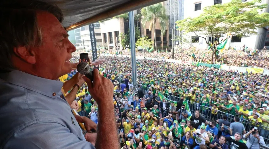 Ex-presidente Jair Bolsonaro costumava comparecer a eventos públicos sem usar máscara