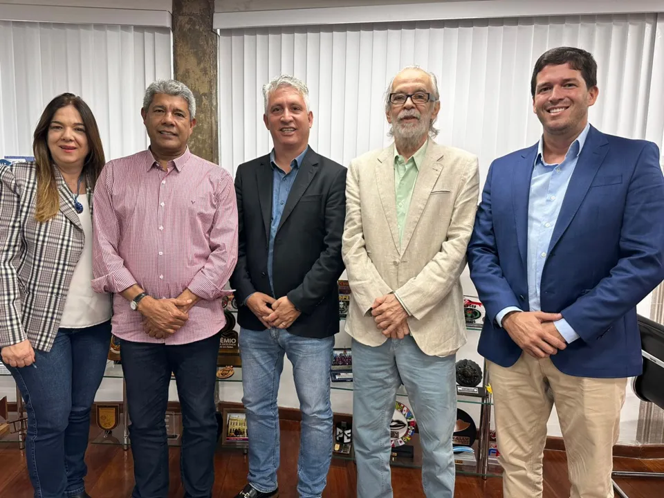 A primeira-dama, Tatiana Velloso, o governador Jerônimo Rodrigues (PT), Henrique Carballal, Inácio Matos e Manoel Barretto