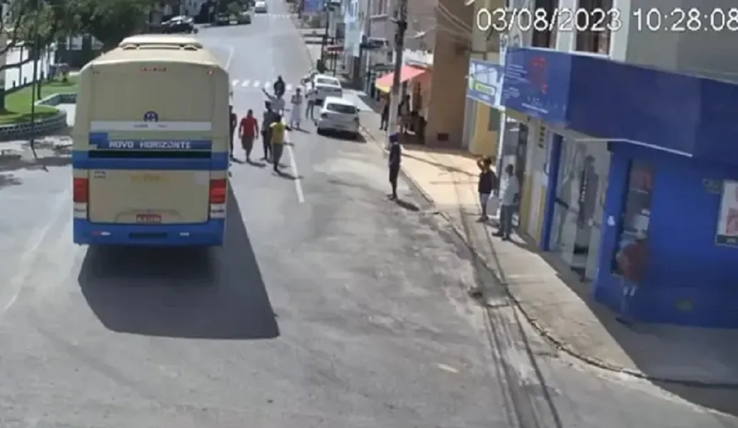 Acidente ocorreu próximo a uma praça no centro da cidade