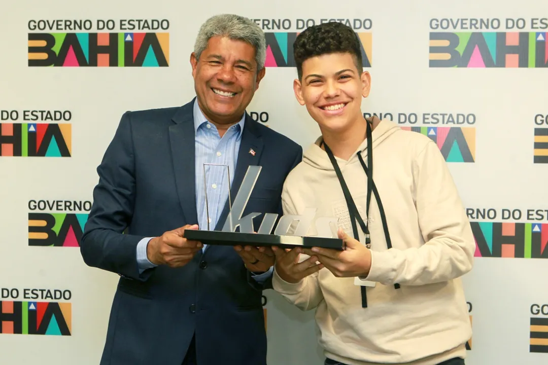 Jerônimo parabenizou Henrique pela conquista e destacou o orgulho de tê-lo como representante da música baiana