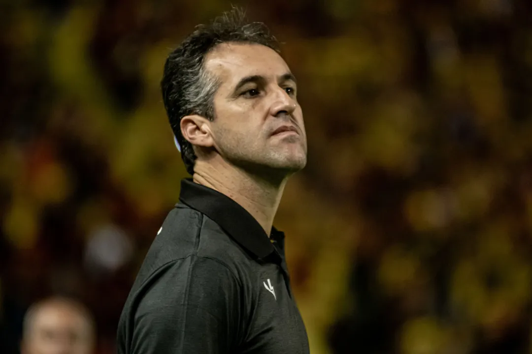 Léo Condé enaltece resultado na Ilha do Retiro e diz que não esperava uma campanha tão boa na Série B