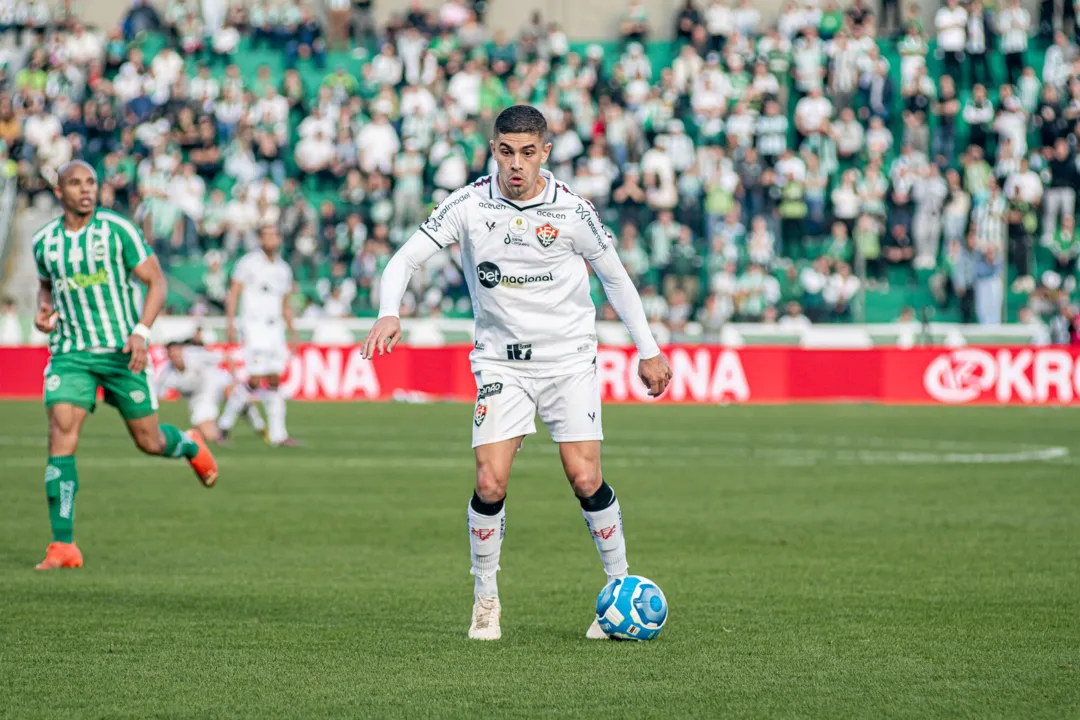 Gegê foi titular pela segunda partida seguida com a camisa do Vitória