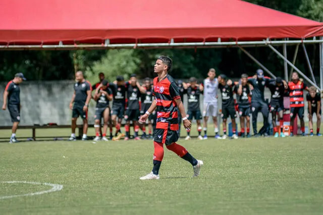 João Victor Balbino é um meia formado na base do Vitória