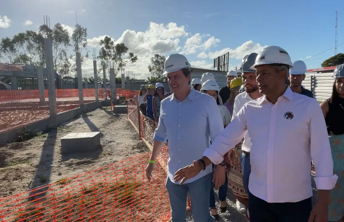 José Trindade e Jerônimo Rodrigues visitam obras de escola de tempo integral: projetos empregam mais de 30 mil trabalhadores