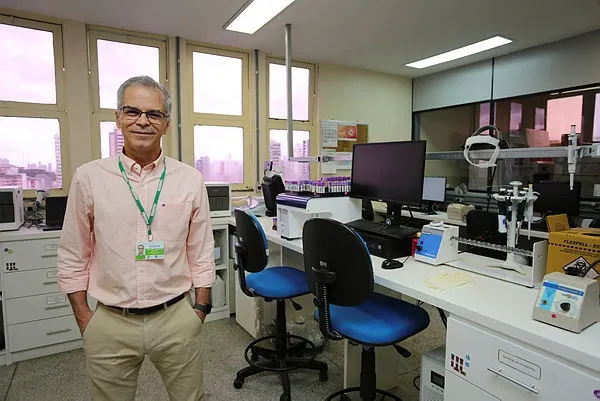 Carlos Brites, infectologista do Hospital Professor Edgard Santos (Hupes-Ufba/Ebserh)