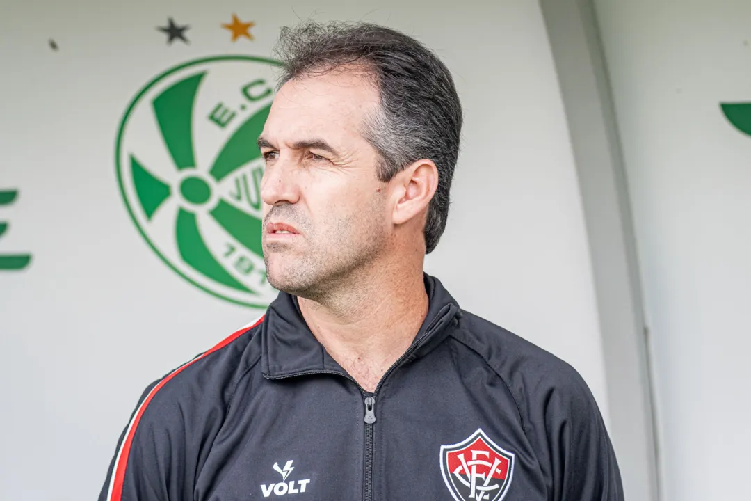 Léo Condé em partida do Vitória contra o Juventude