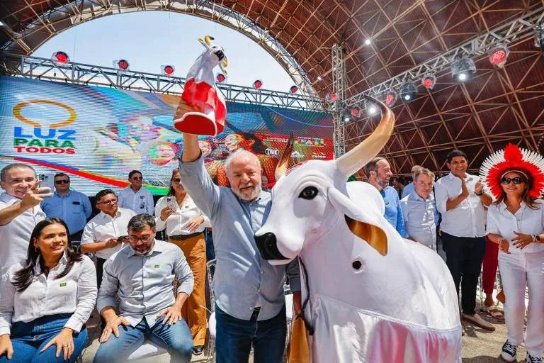 Presidente Lula (PT) em Parintins (AM) durante relançamento do Luz para todos