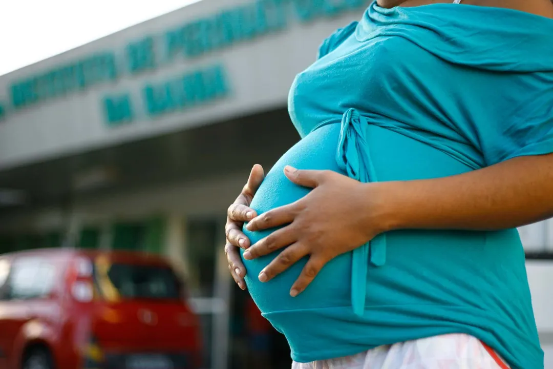 Mais de 164 mil crianças foram abandonadas pelo genitor ainda no útero da mãe