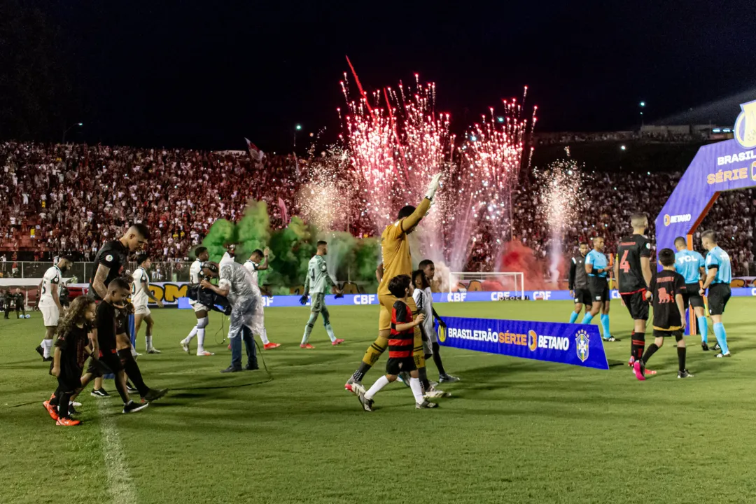 Torcida tem sido fundamental na campanha do Vitória como mandante na Série B