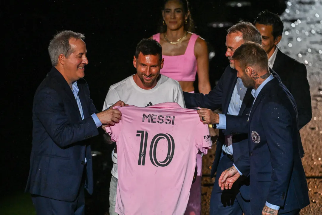 Craque argentino foi apresentado neste domingo